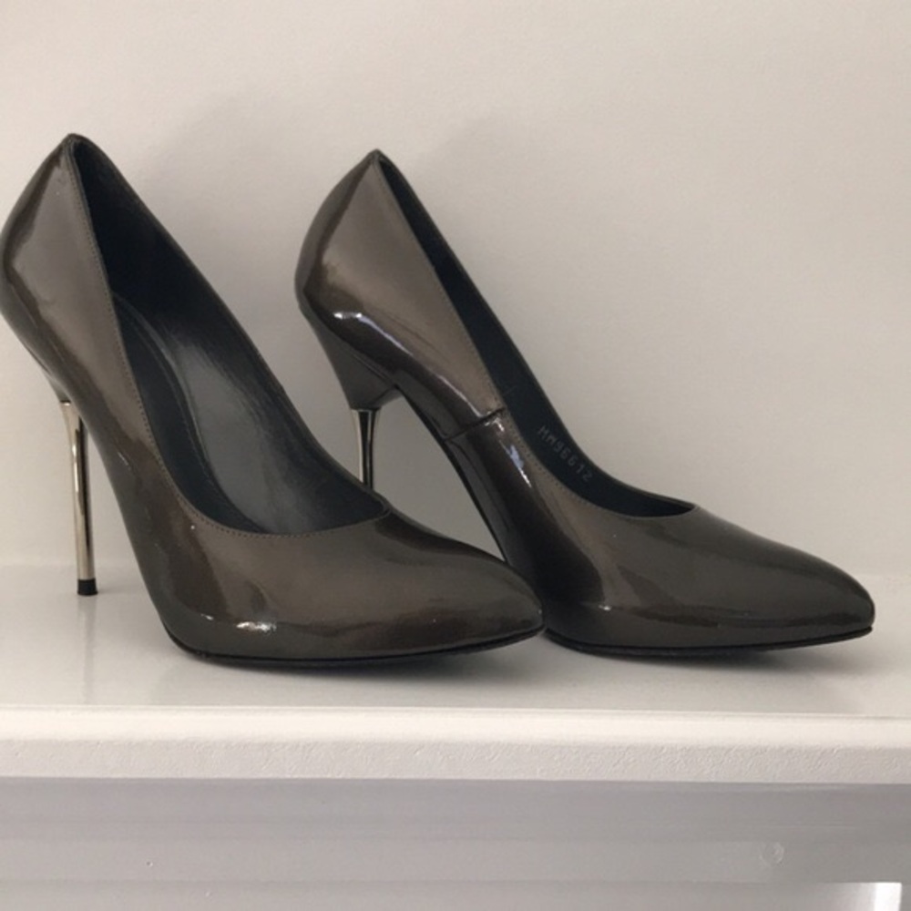 Stuart Weitzman Dagger Stiletto Heels Size 5.5
